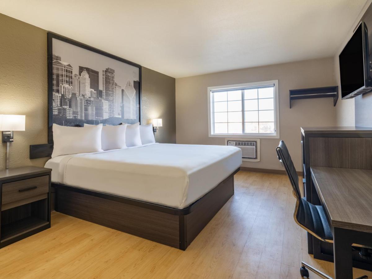 Hotel Super 8 By Wyndham Clinton Extérieur photo