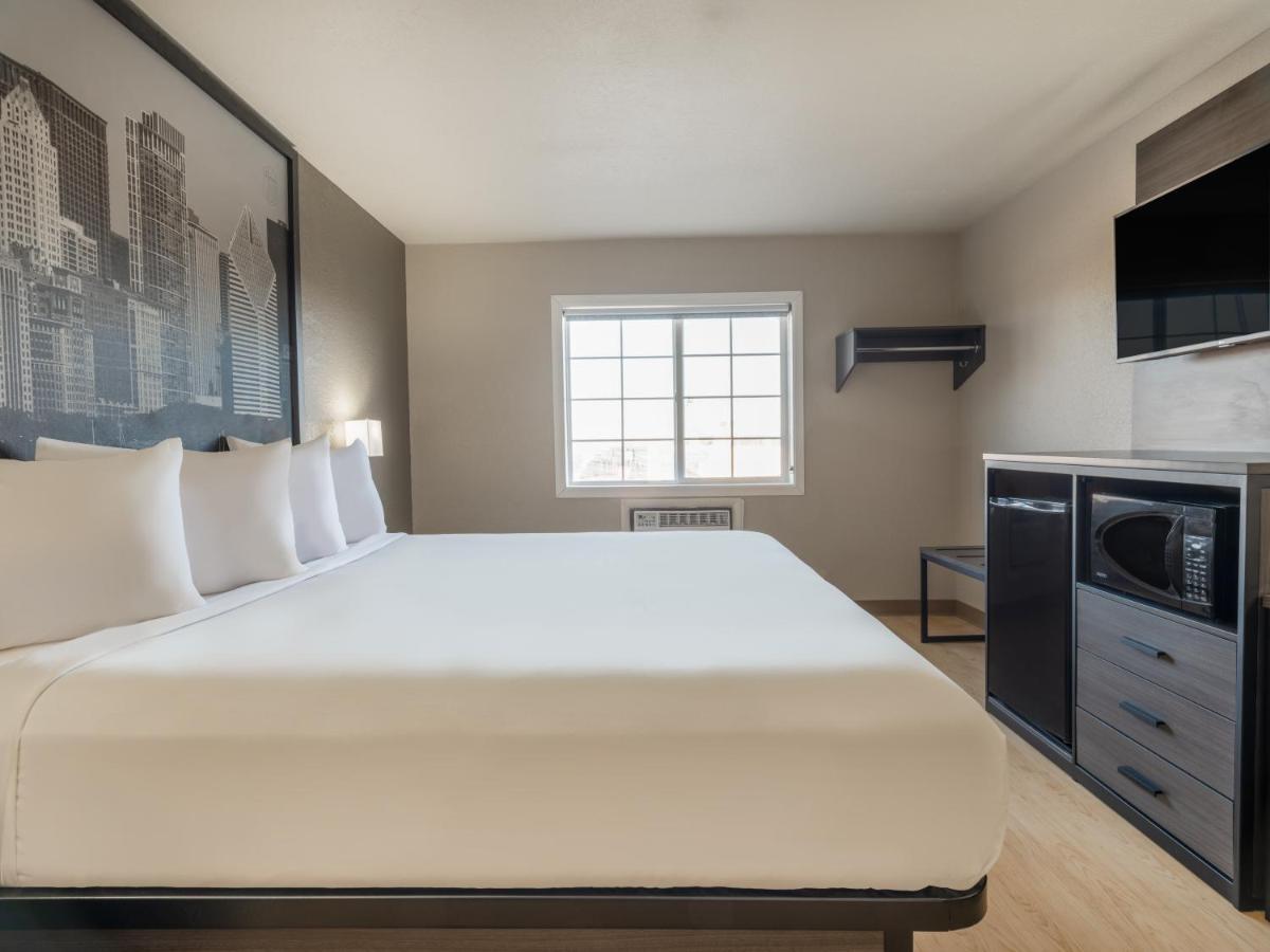 Hotel Super 8 By Wyndham Clinton Extérieur photo