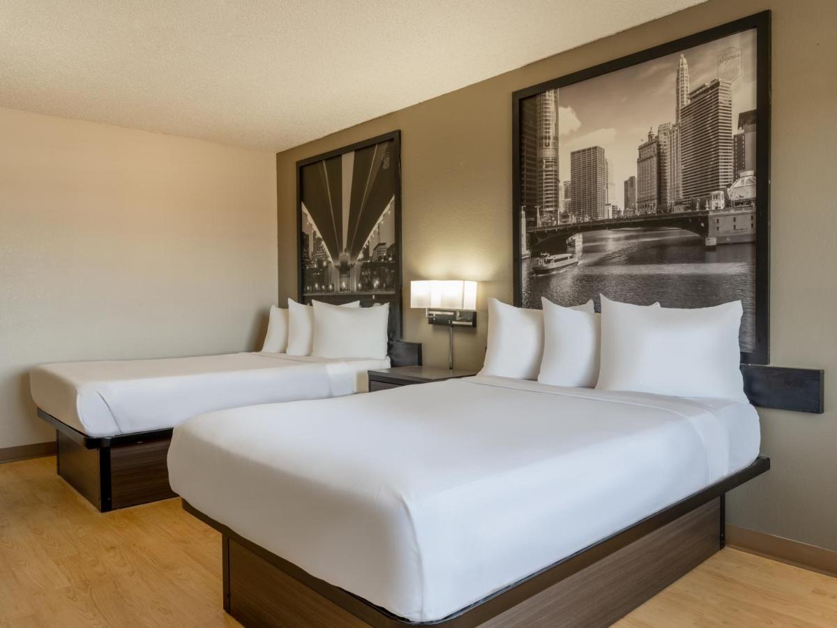 Hotel Super 8 By Wyndham Clinton Extérieur photo