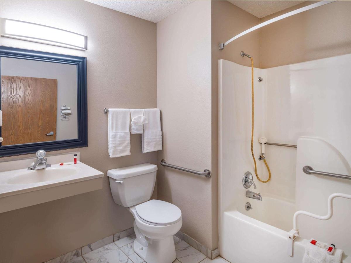 Hotel Super 8 By Wyndham Clinton Extérieur photo