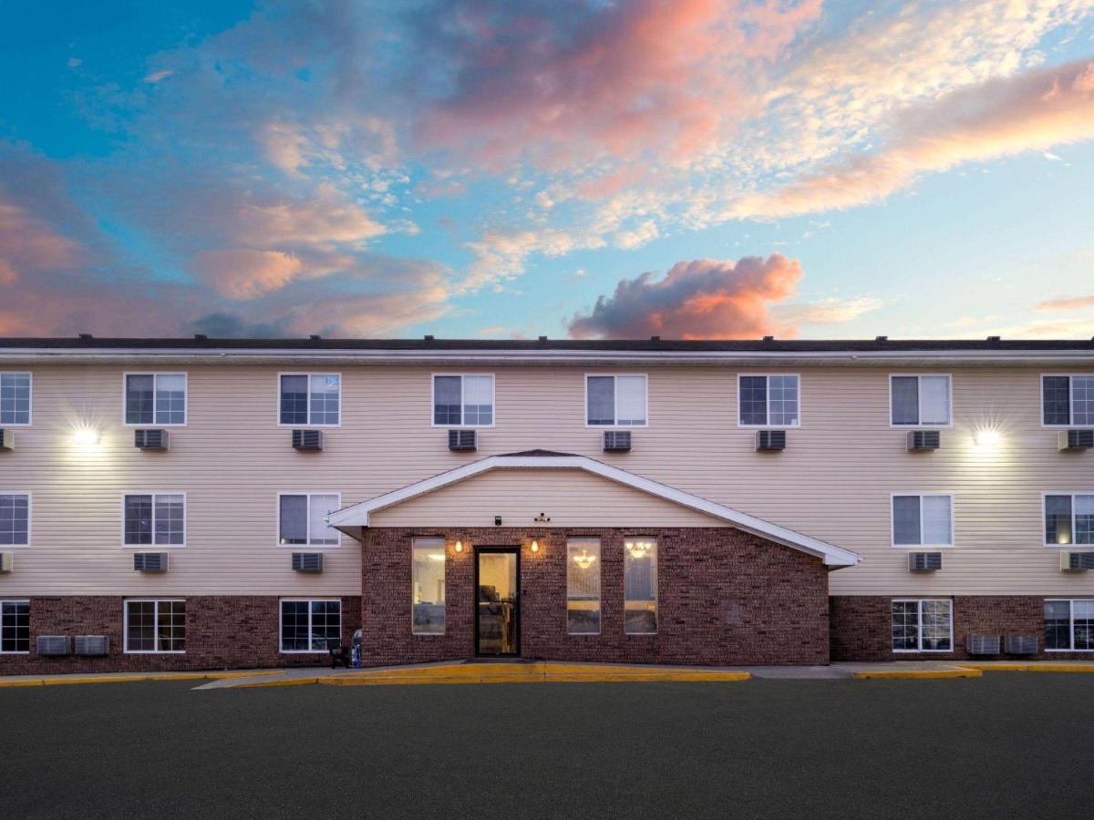 Hotel Super 8 By Wyndham Clinton Extérieur photo