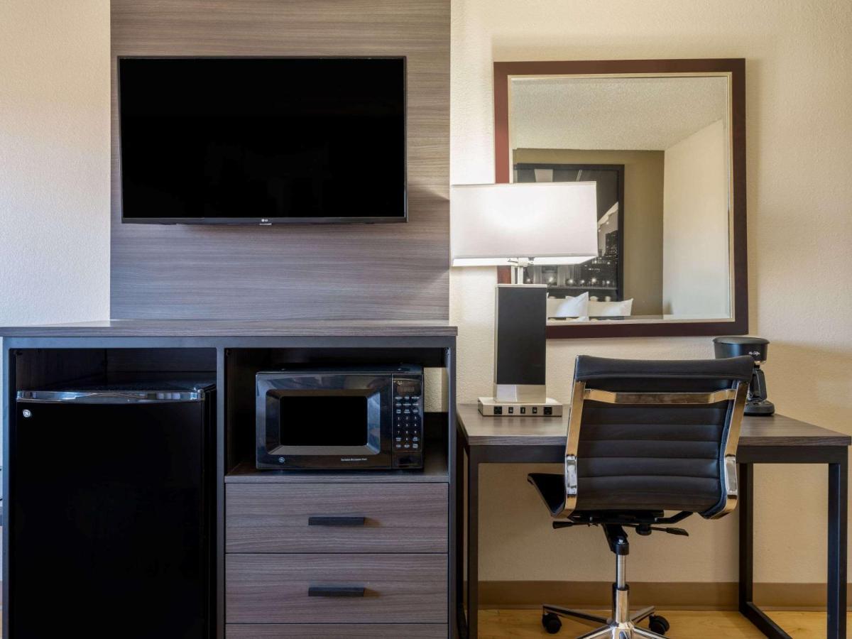 Hotel Super 8 By Wyndham Clinton Extérieur photo