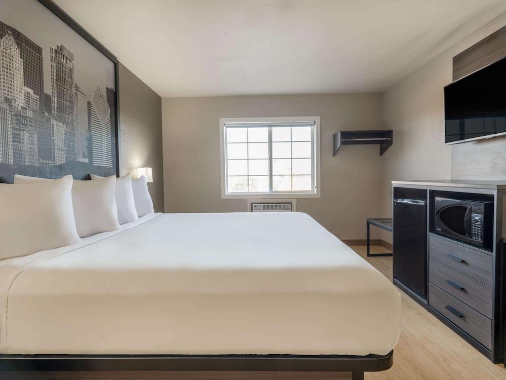 Hotel Super 8 By Wyndham Clinton Extérieur photo