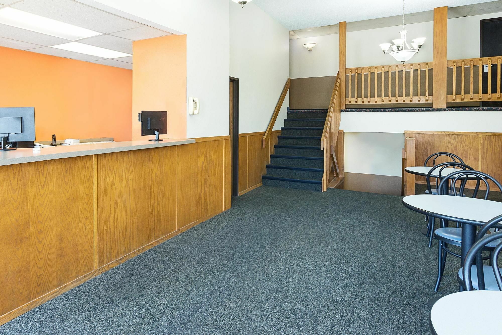 Hotel Super 8 By Wyndham Clinton Extérieur photo